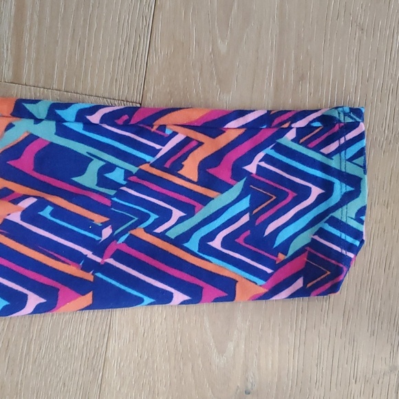 Two pairs of LuLaRoe Women's Leggings bright colors geometric - Picture 3 of 6